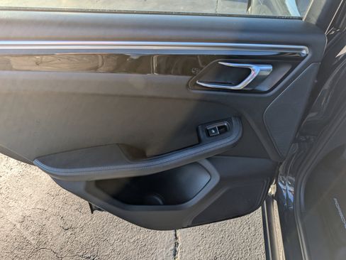 Used 2017 Porsche Macan image 13