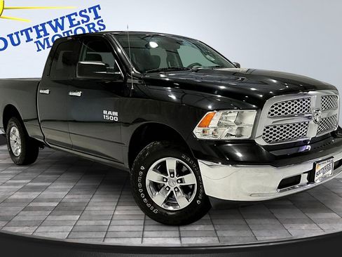 Used 2017 RAM 1500 Classic SLT image 3