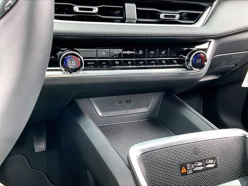New 2027 Chevrolet Equinox LT w/ Convenience Package II FWD image 16