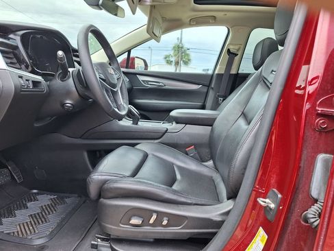 Used 2017 Cadillac XT5 Luxury w/ Driver Awareness Package FWD image 13