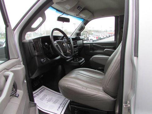 Used 2017 Chevrolet Express 2500 LS RWD image 7