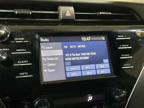 Used 2018 Toyota Camry XLE FWD image 14