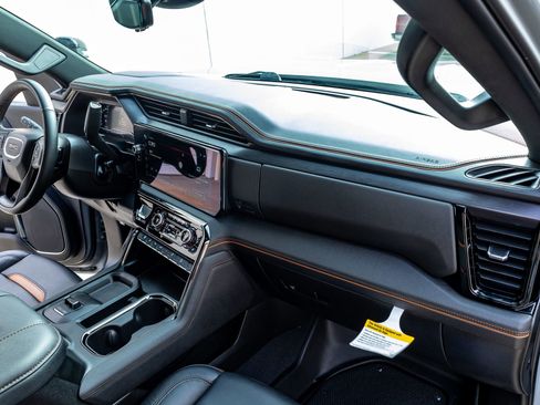 Used 2024 GMC Sierra 2500 AT4 w/ AT4 Premium Plus Package image 17