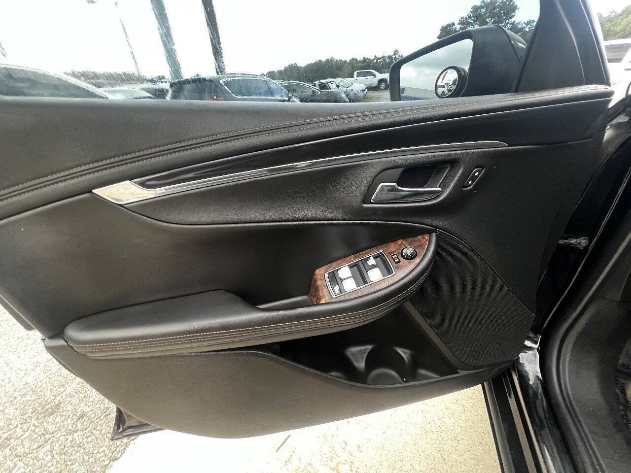 Used 2015 Chevrolet Impala LT FWD image 17