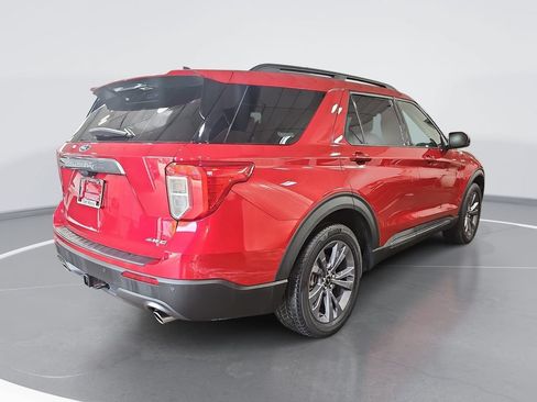 Used 2022 Ford Explorer XLT w/ Equipment Group 202A AWD/4WD image 3