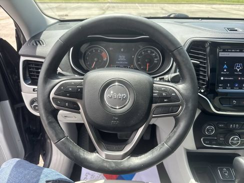Used 2019 Jeep Cherokee Limited w/ Luxury Group FWD image 20