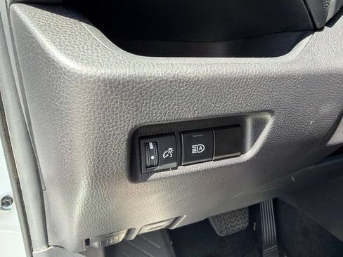 Used 2025 Toyota RAV4 XLE AWD/4WD image 19