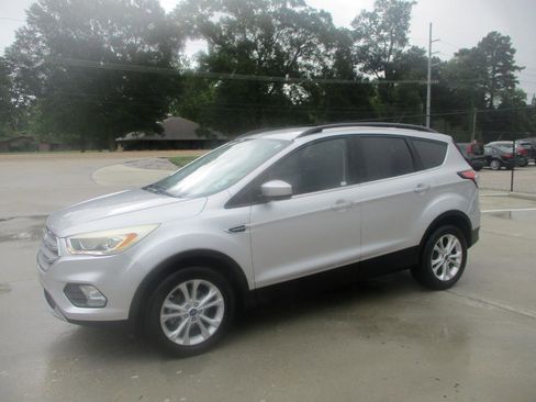 Used 2017 Ford Escape SE w/ SE Leather Comfort Package FWD image 6