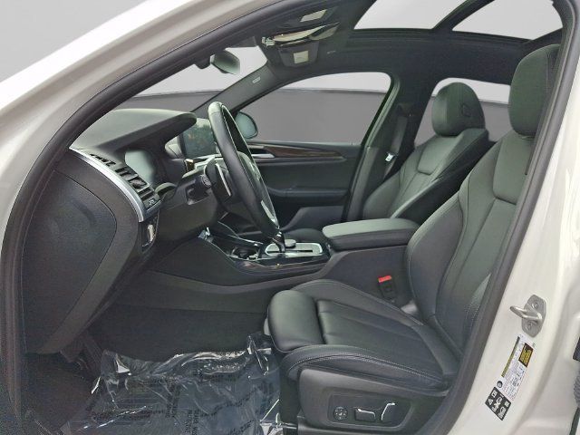 Used 2024 BMW X4 xDrive30i w/ Parking Assistance Package AWD/4WD image 16