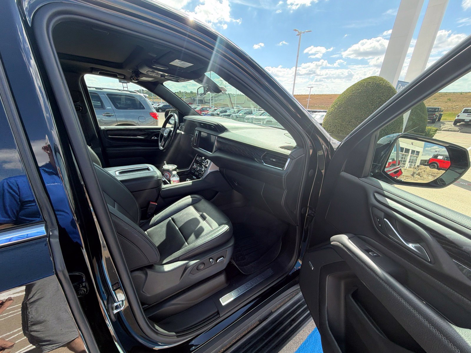 Used 2022 GMC Yukon XL Denali AWD/4WD image 20