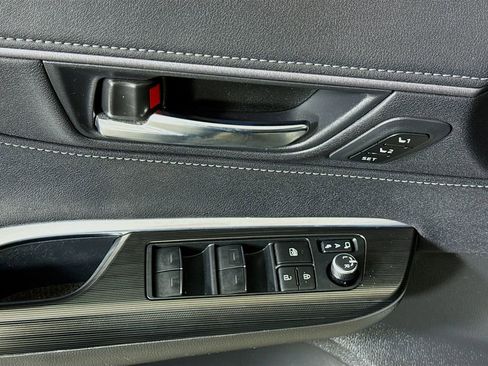 Certified 2023 Toyota Venza Nightshade image 23