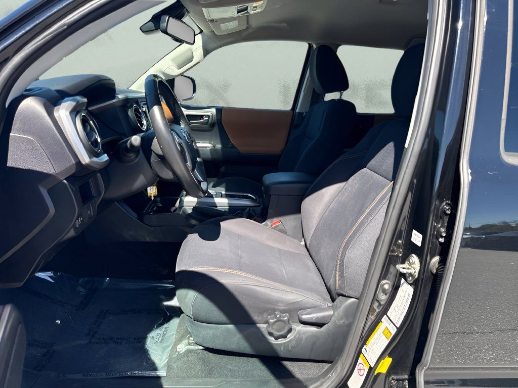 Used 2019 Toyota Tacoma SR5 RWD image 9