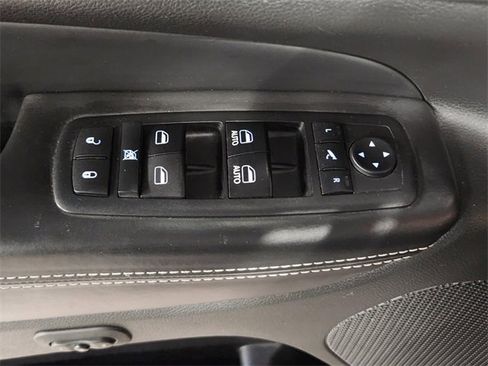 Used 2017 Jeep Grand Cherokee Overland image 20