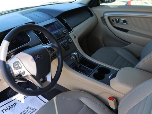 Used 2019 Ford Taurus SE image 25