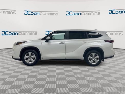 Used 2025 Toyota Highlander LE AWD/4WD image 5