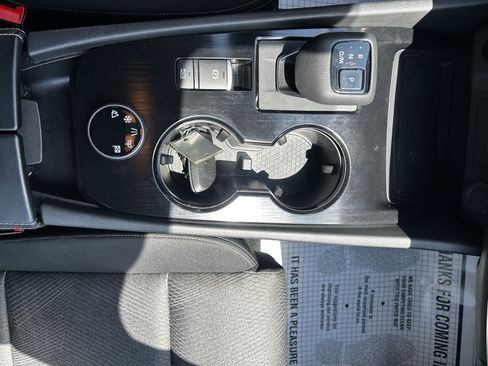 Used 2025 Nissan Rogue SV AWD/4WD image 14