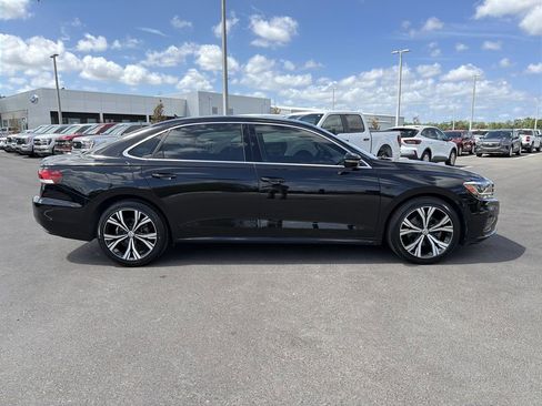 Used 2020 Volkswagen Passat 2.0T SEL FWD image 3