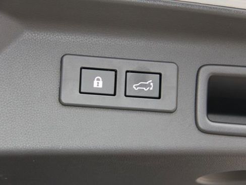 Certified 2025 Subaru Forester Limited image 32