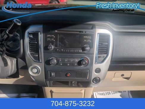 Used 2017 Nissan Titan SV image 17