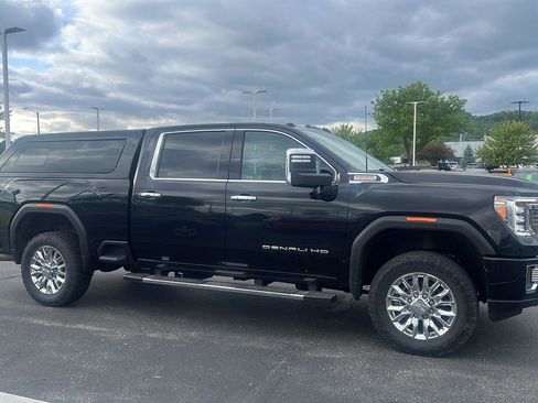 Used 2022 GMC Sierra 2500 Denali AWD/4WD image 3