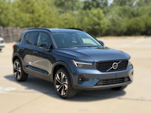 New 2026 Volvo XC40 B5 Plus w/ Climate Package AWD/4WD image 4