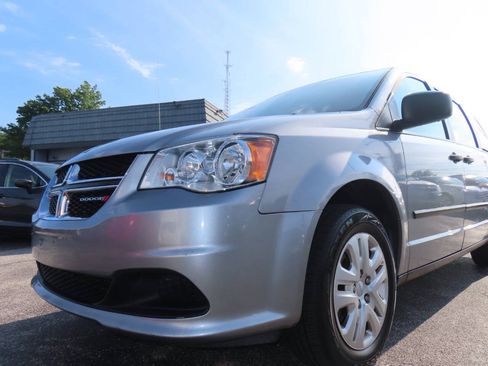 Used 2016 Dodge Grand Caravan American Value Package w/ UConnect Hands-Free Group FWD image 31