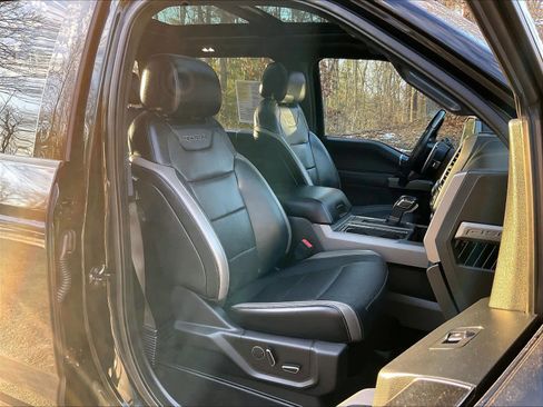 Used 2018 Ford F150 Raptor w/ Equipment Group 802A Luxury image 11