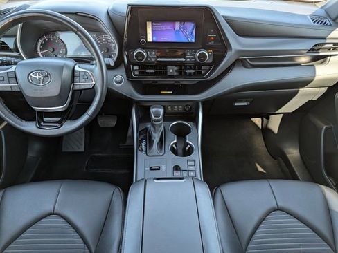 Used 2024 Toyota Highlander XSE image 11