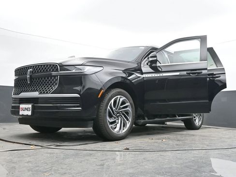 Used 2025 Lincoln Navigator Reserve image 73