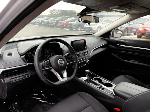 Used 2022 Nissan Altima 2.5 SV w/ SV Premium Package image 15