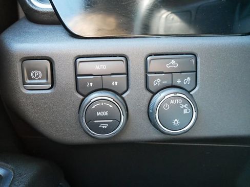 Used 2023 Chevrolet Silverado 1500 LT AWD/4WD image 21