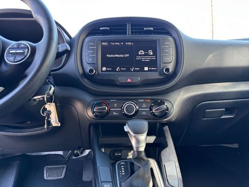Used 2025 Kia Soul LX w/ LX Technology Package FWD image 20