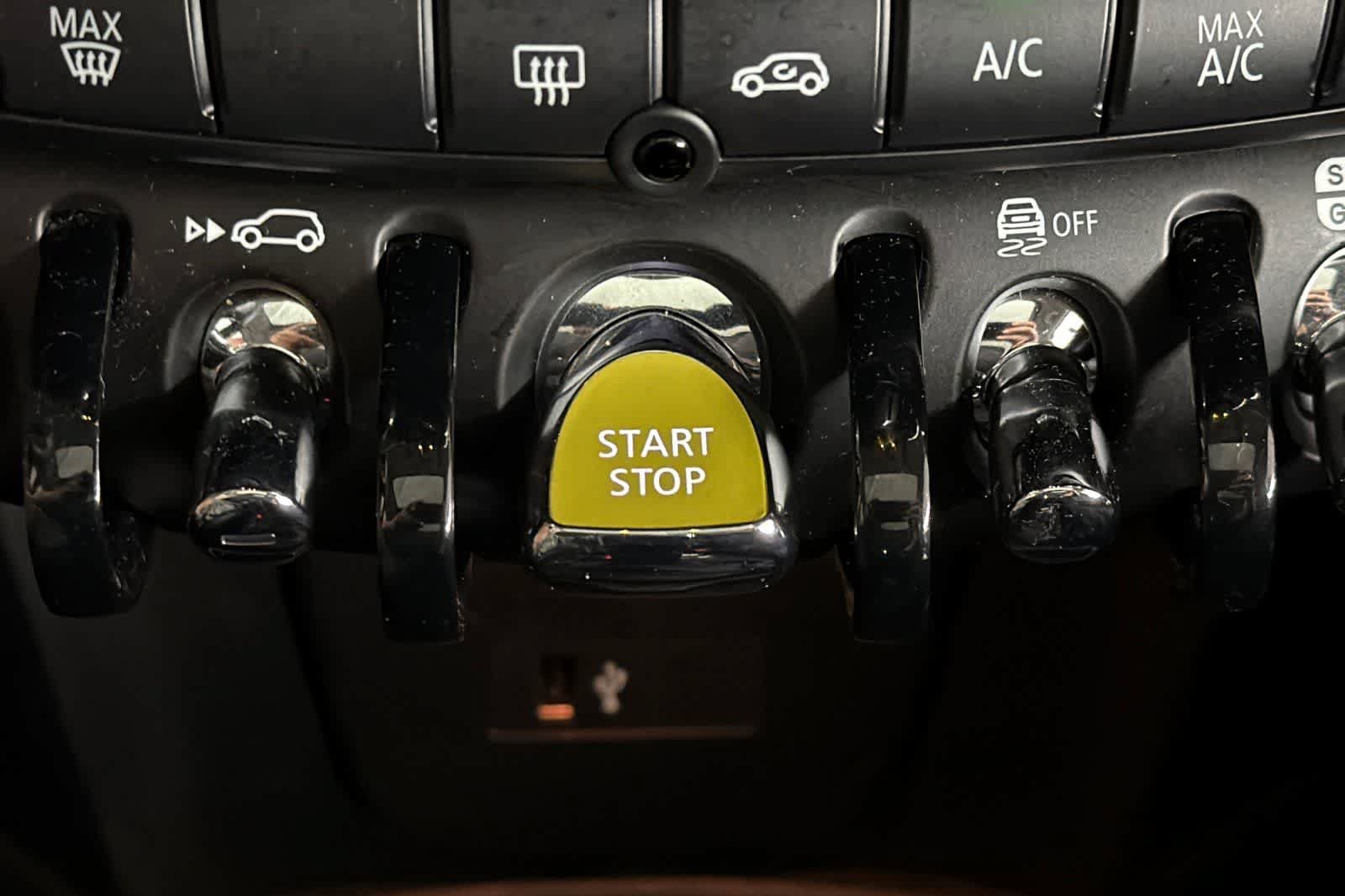 Used 2024 MINI Cooper SE FWD image 23