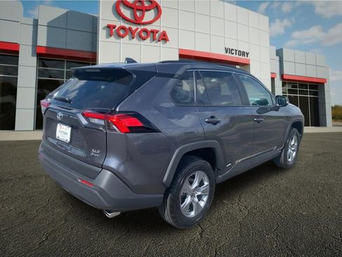 Used 2025 Toyota RAV4 XLE AWD/4WD image 3