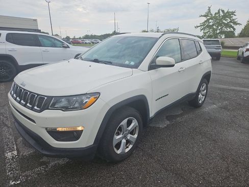 Used 2019 Jeep Compass Latitude w/ Cold Weather Group AWD/4WD image 6