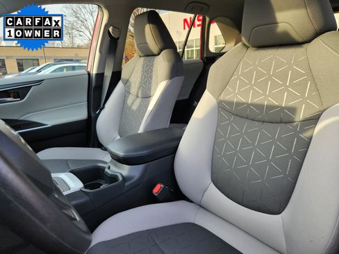 Used 2025 Toyota RAV4 XLE image 7