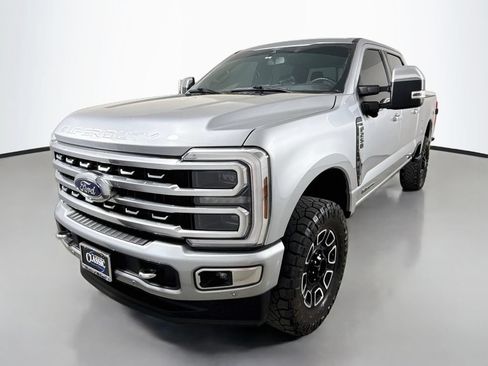 Used 2024 Ford F250 Platinum AWD/4WD image 3