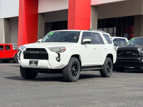 Used 2024 Toyota 4Runner SR5 image 28