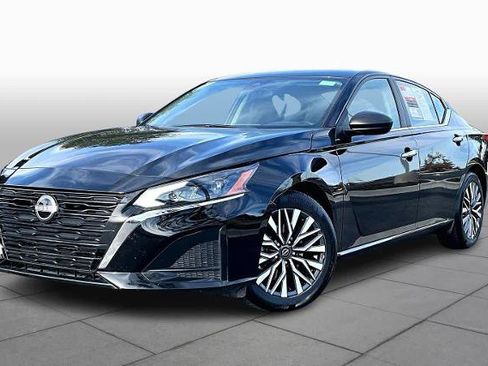 Certified 2025 Nissan Altima 2.5 SV FWD image 1