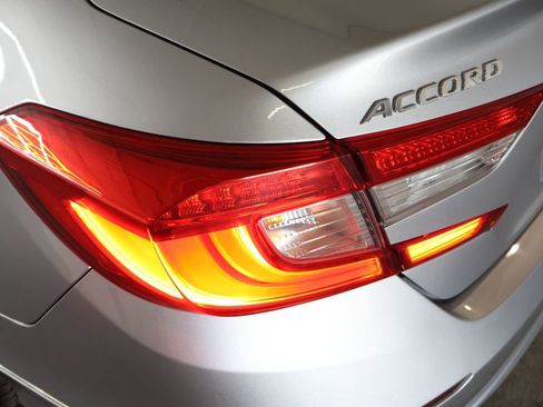 Used 2018 Honda Accord EX image 28