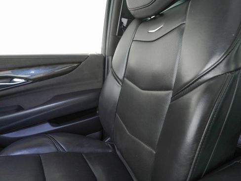 Used 2020 Cadillac Escalade ESV Platinum image 31