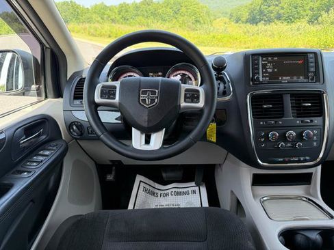 Used 2016 Dodge Grand Caravan SXT w/ Rear Park Assist Package FWD image 12