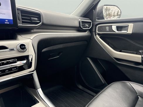 Used 2022 Ford Explorer XLT w/ Equipment Group 202A image 25