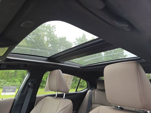 Certified 2023 Lexus ES 350 w/ Premium Package FWD image 12