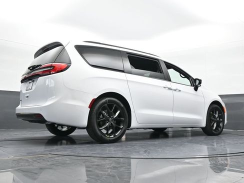 New 2026 Chrysler Pacifica Select image 59