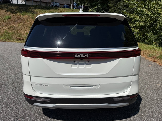 Used 2024 Kia Carnival EX FWD image 7