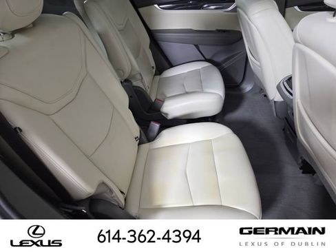 Used 2023 Cadillac XT6 Premium Luxury w/ Technology Package FWD image 21