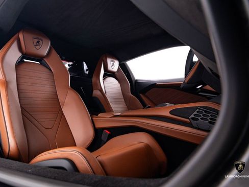 Used 2025 Lamborghini Revuelto image 44