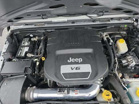 Used 2017 Jeep Wrangler Unlimited Sport w/ Connectivity Group AWD/4WD image 25
