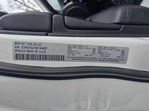 Used 2022 Jeep Grand Cherokee Laredo E image 32